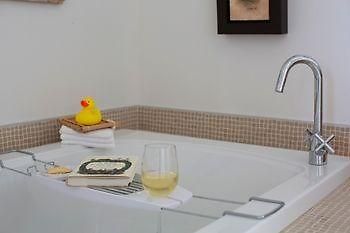 Away In The County Bed And Breakfast Cherry Valley Extérieur photo